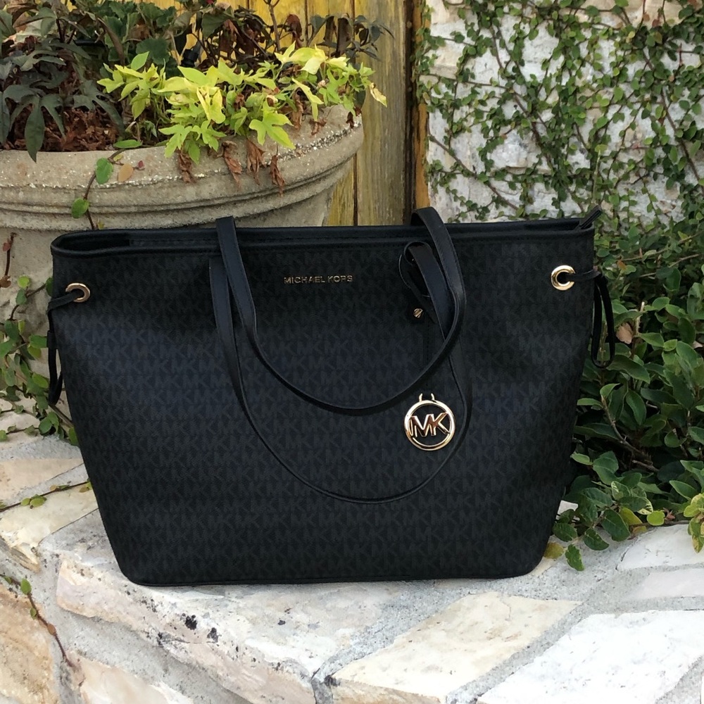 NWT Michael Kors drawstring Signature handbag